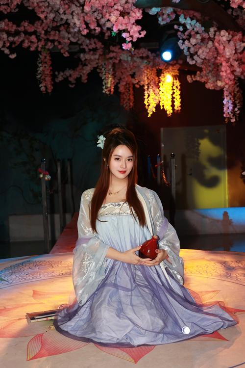 《本草归元录》将于2025年1月17日正式上线??,穿越时空，沉浸古风世界