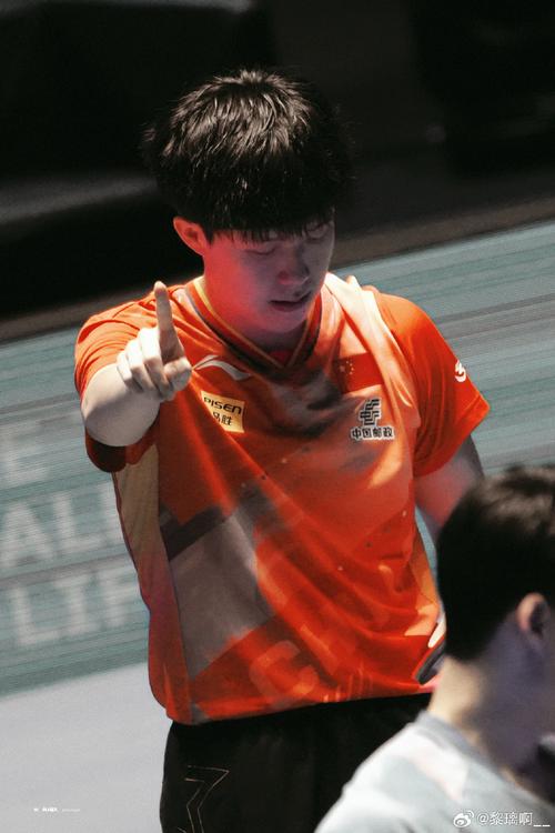 英雄联盟电竞选手的幕后故事：汗水与荣耀,梦想的种子悄然萌芽