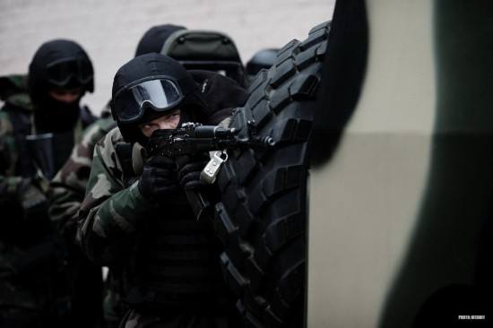 特警冲突战争游戏v337.1.7中文版评测：战术革新还是画质升级？